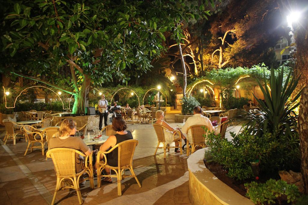 Hotel Baviera Кала Ратхада Екстериор снимка