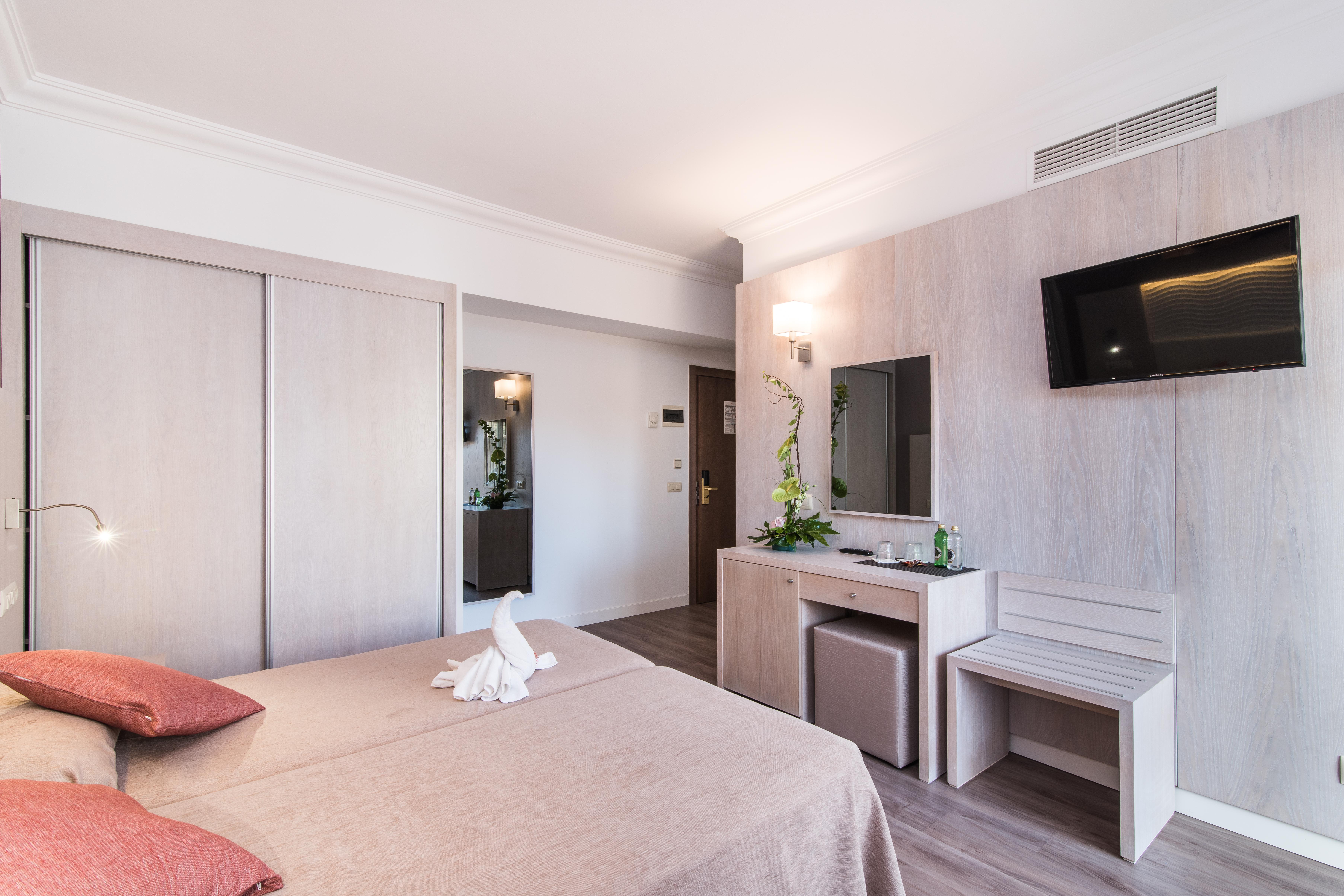 Hotel Baviera Кала Ратхада Екстериор снимка