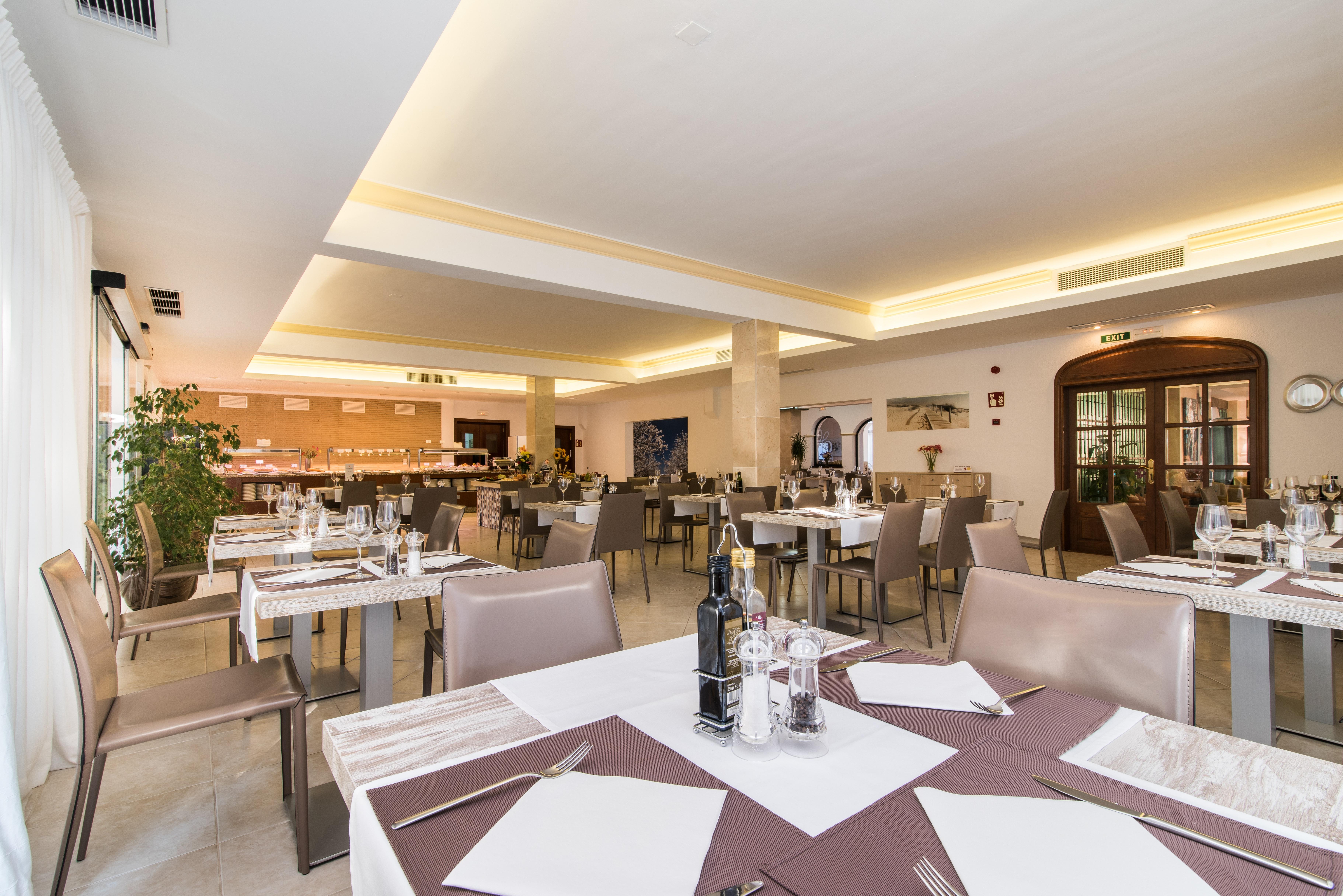 Hotel Baviera Кала Ратхада Екстериор снимка