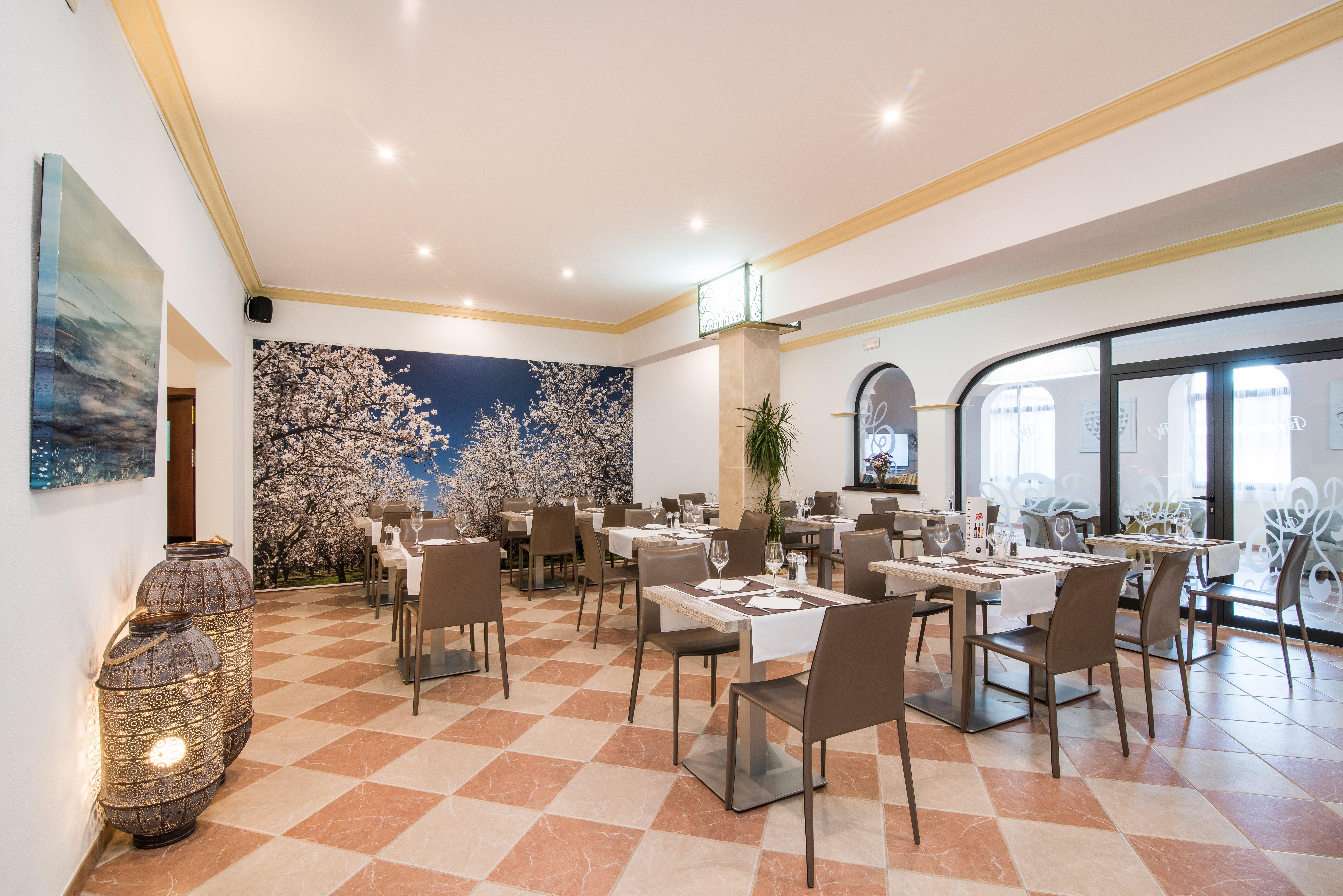 Hotel Baviera Кала Ратхада Екстериор снимка