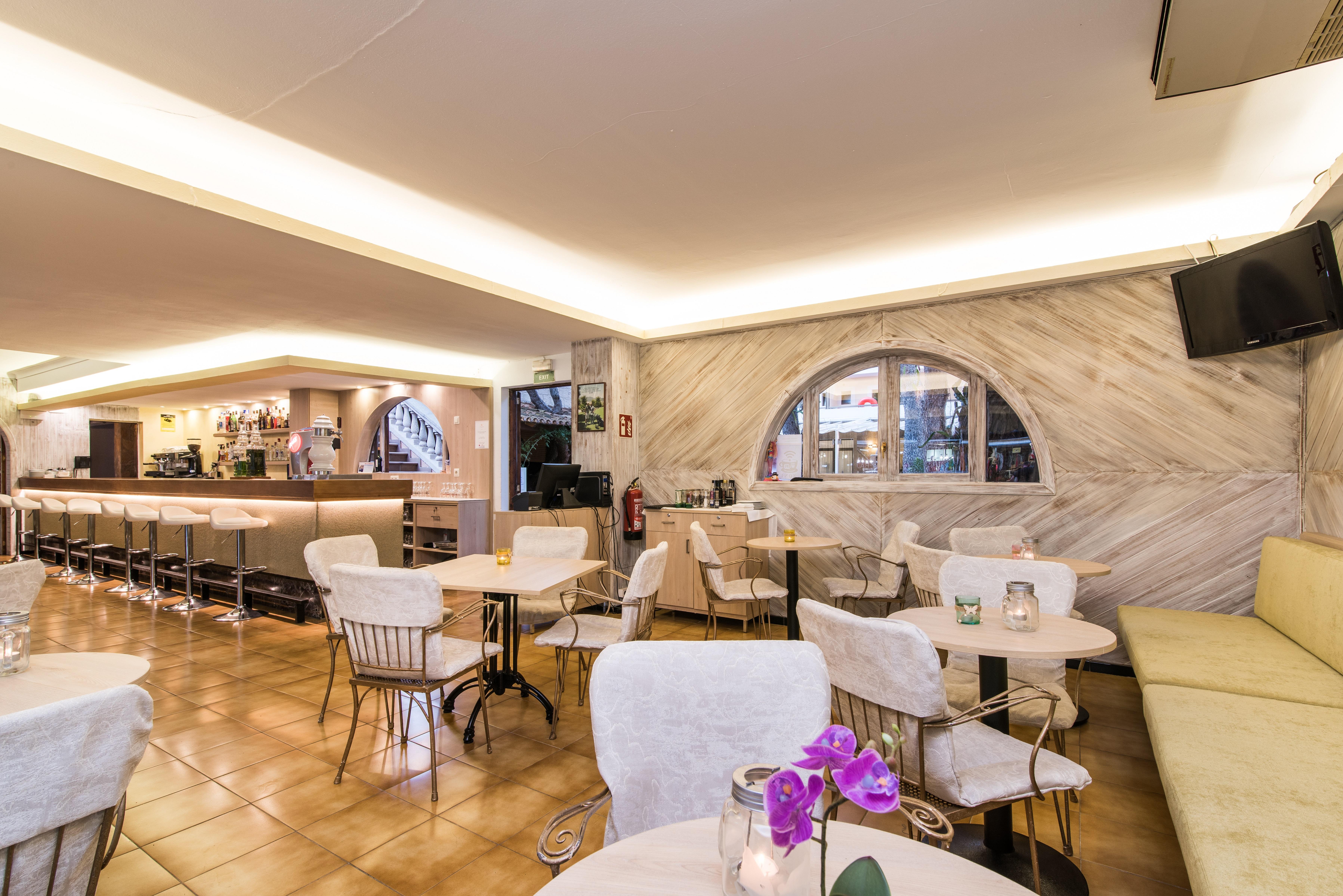 Hotel Baviera Кала Ратхада Екстериор снимка