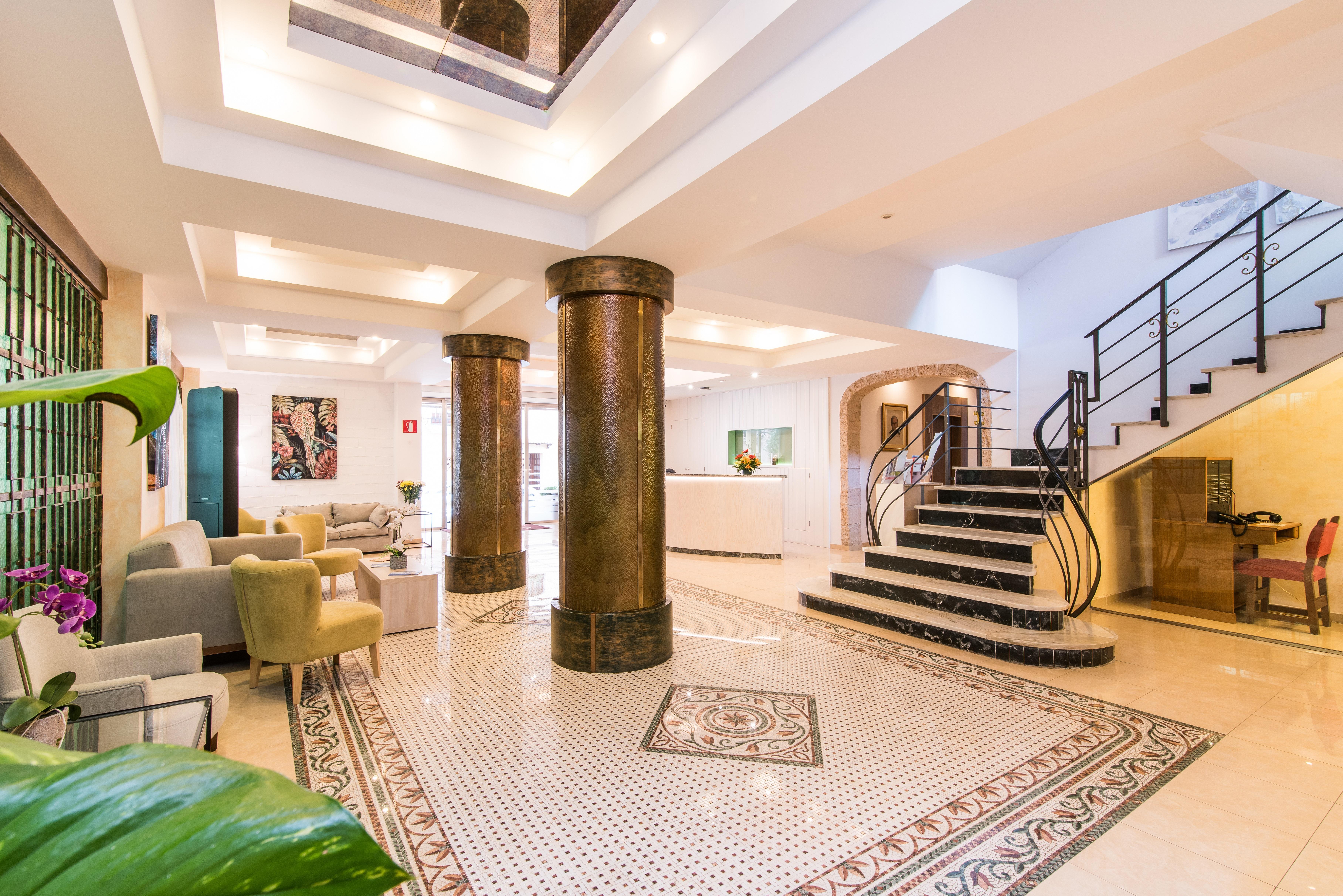 Hotel Baviera Кала Ратхада Екстериор снимка