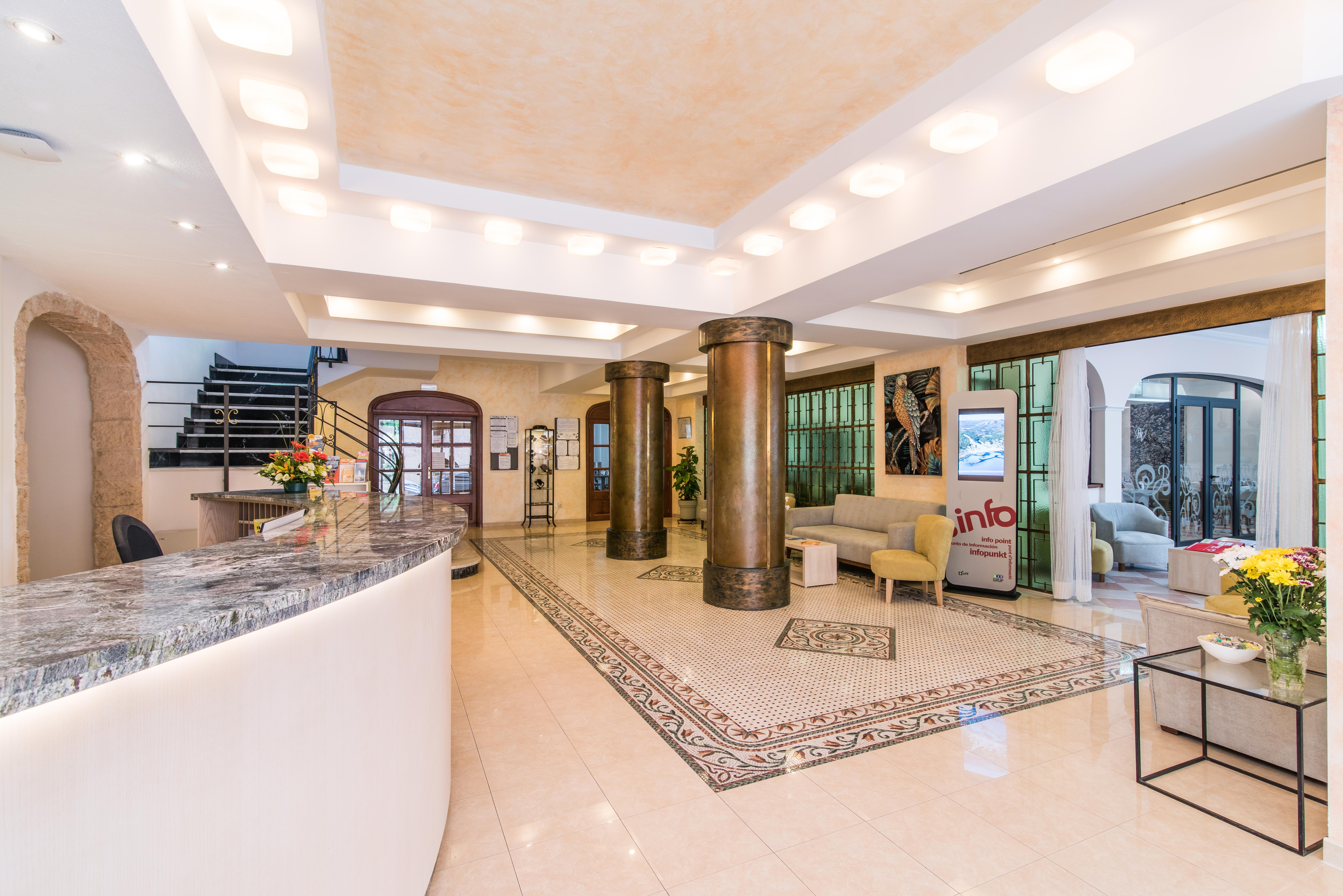 Hotel Baviera Кала Ратхада Екстериор снимка