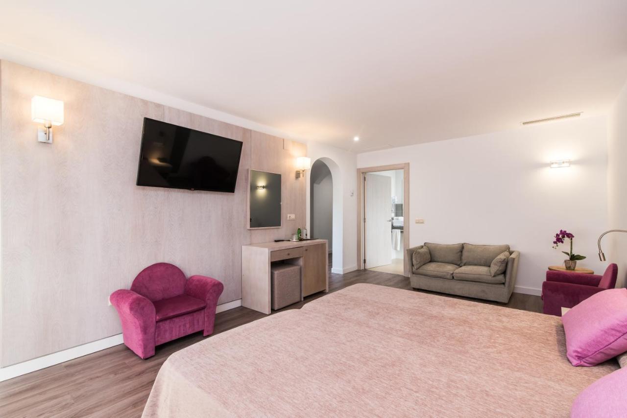 Hotel Baviera Кала Ратхада Екстериор снимка