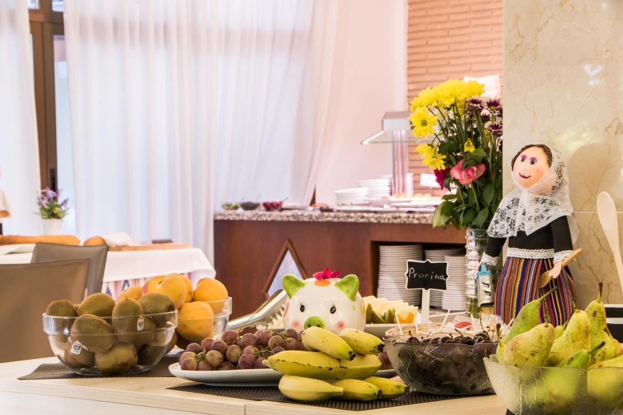 Hotel Baviera Кала Ратхада Екстериор снимка