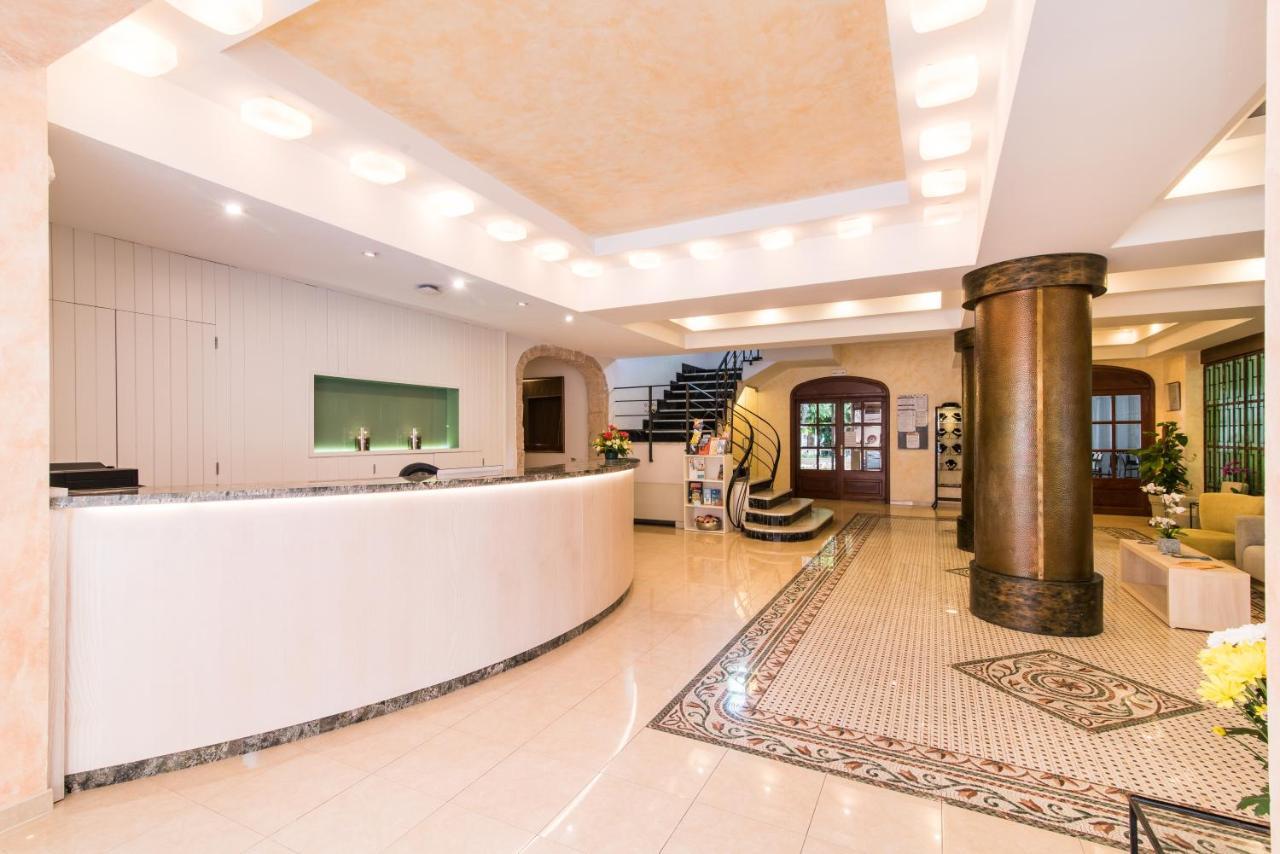 Hotel Baviera Кала Ратхада Екстериор снимка