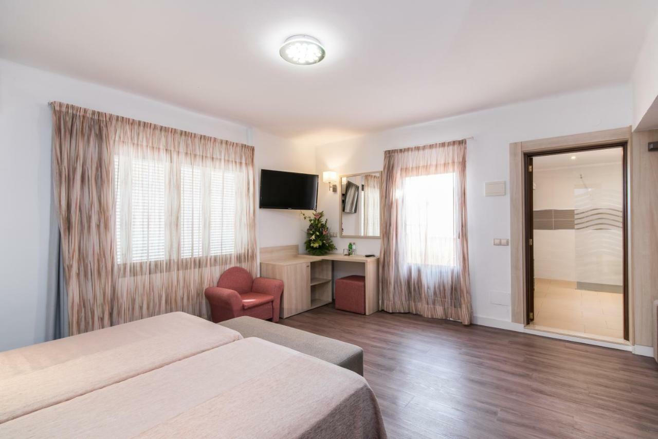 Hotel Baviera Кала Ратхада Екстериор снимка